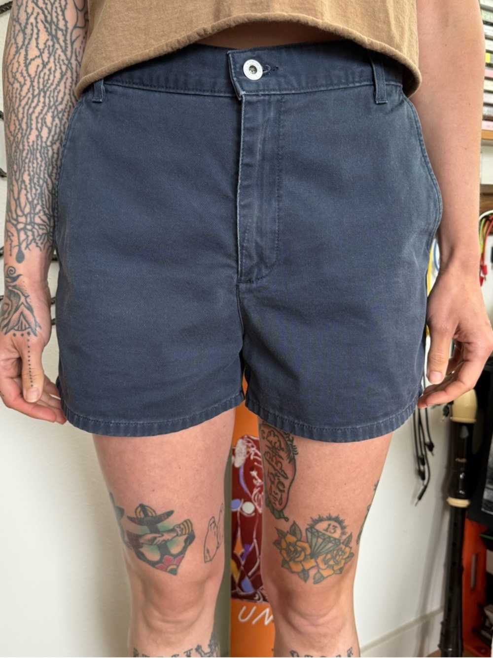 💀 SOLD 💀 Vintage 90s 2000s Calvin Klein Navy Blue Chino Shorts ~ M / 28" / 9 - Picture 2 of 9